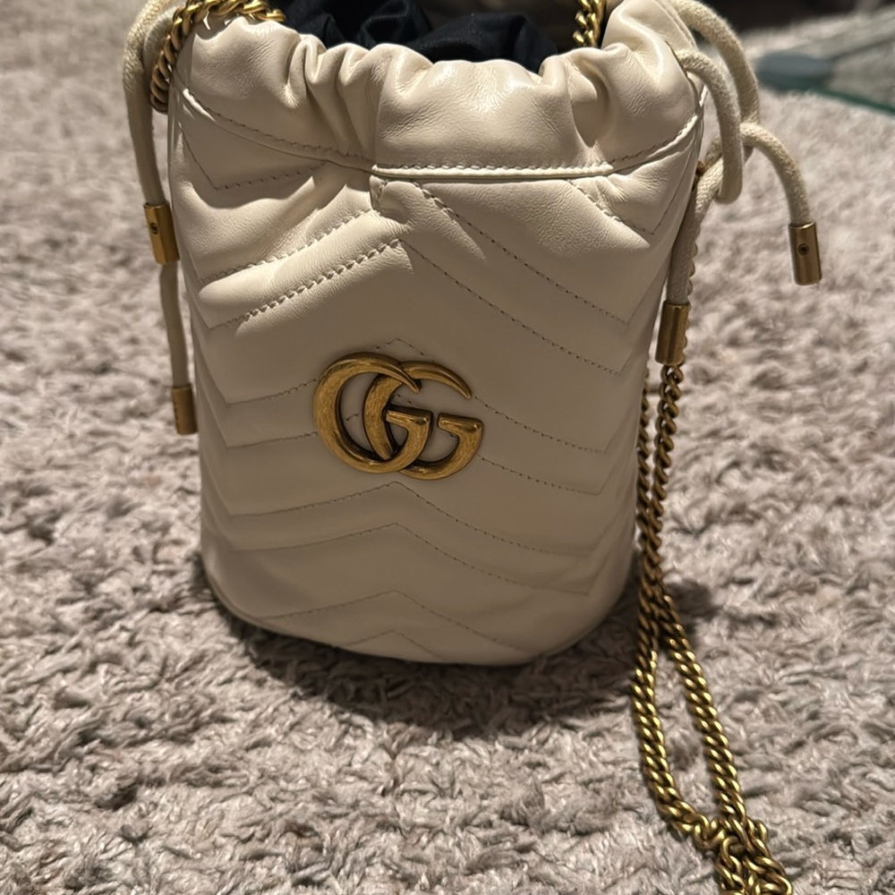 like new Gucci cream crossbody bag